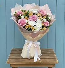 Букет цветов из:  Гвоздики, Орхидеи и Розы в Ильинское-Хованское