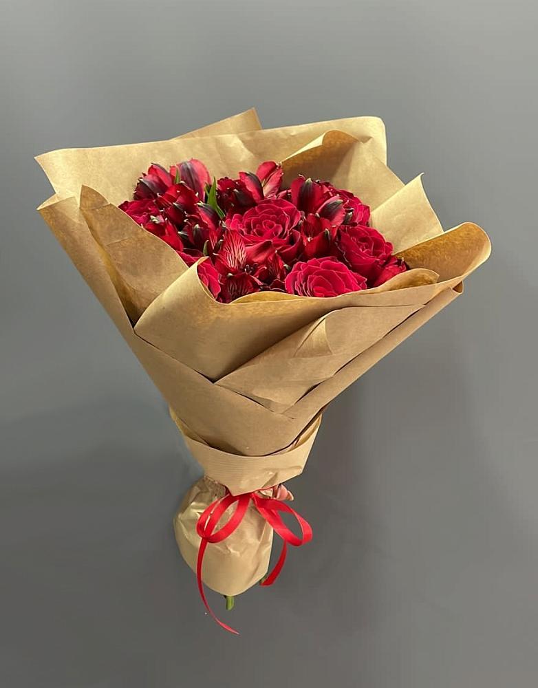 Букет цветов из: Альстромерии и Розы в Ильинское-Хованское