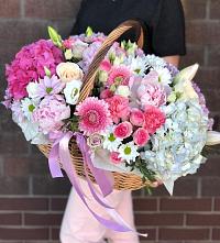 Цветочная композиция из Розы, Хризантемы, Пионы и Лизиантусы в корзине в Ильинское-Хованское