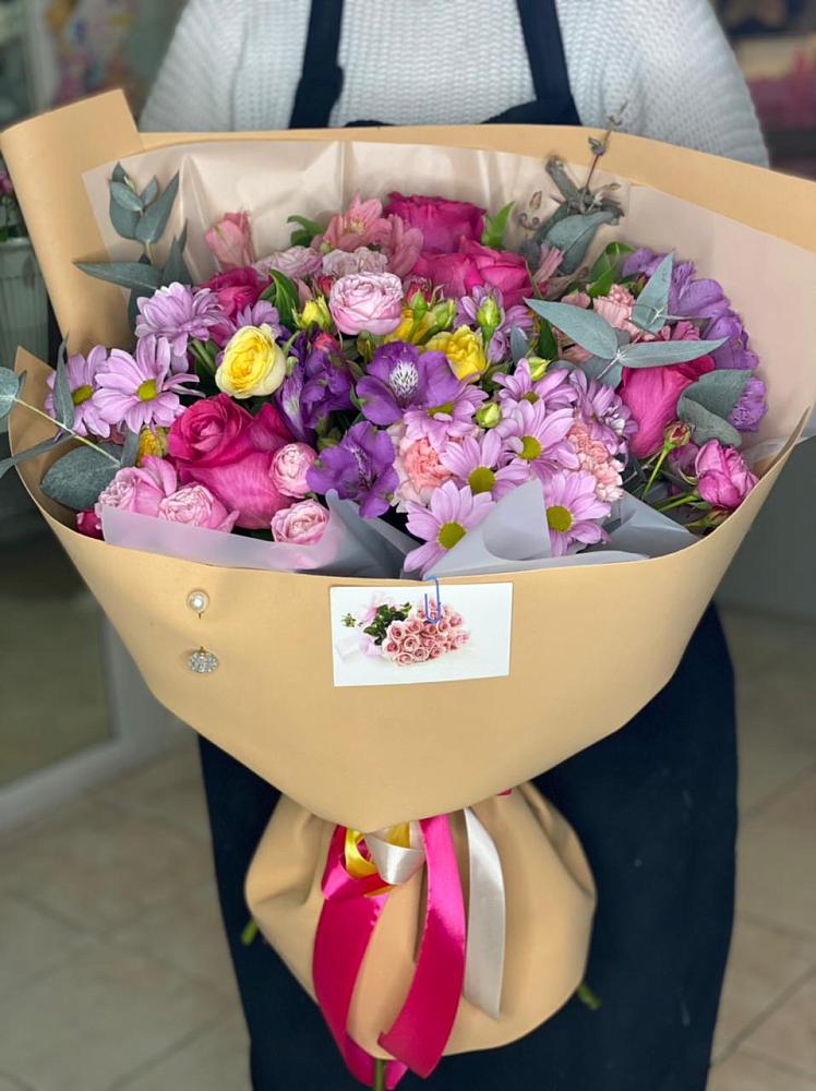 Букет цветов из: Хризантемы, Гвоздики и Альстромерии в Ильинское-Хованское