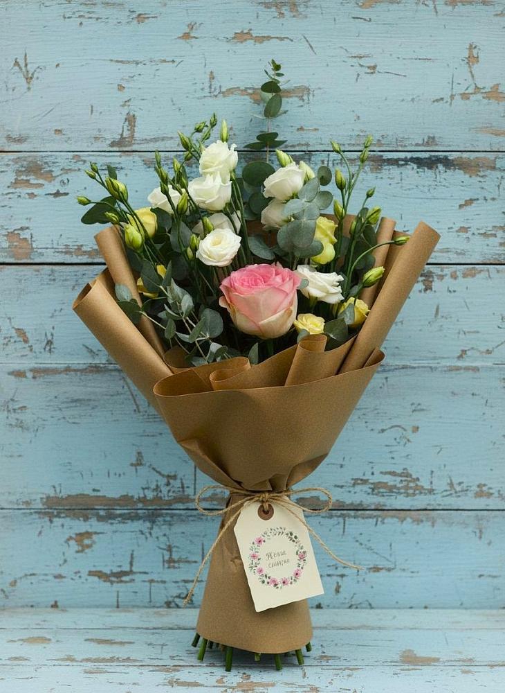 Букет цветов из: Розы и Лизиантусы в Ильинское-Хованское