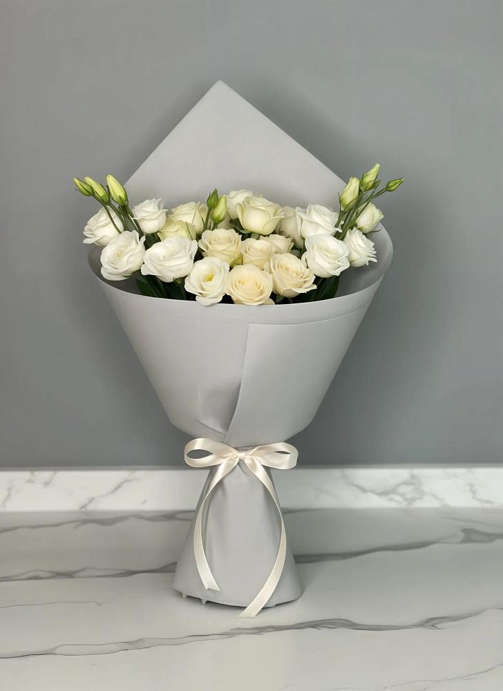 Букет цветов из: Розы и Лизиантусы в Ильинское-Хованское