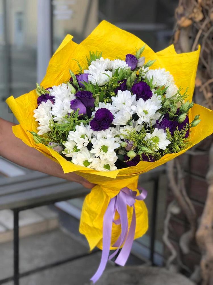 Букет цветов из: Ирисы, Хризантемы и Ромашки в Ильинское-Хованское