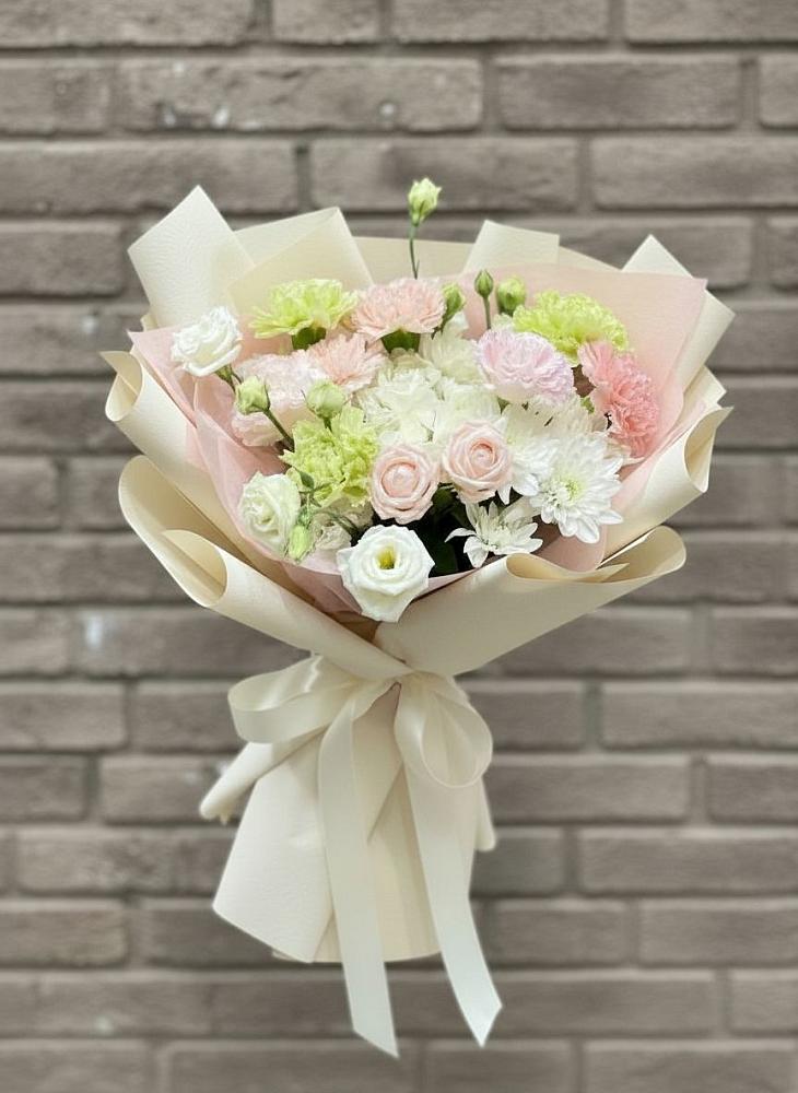 Букет цветов из: Гвоздики, Розы, Лизиантусы и Хризантемы в Ильинское-Хованское