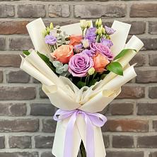 Букет цветов из:  Лизиантусы и Розы в Ильинское-Хованское