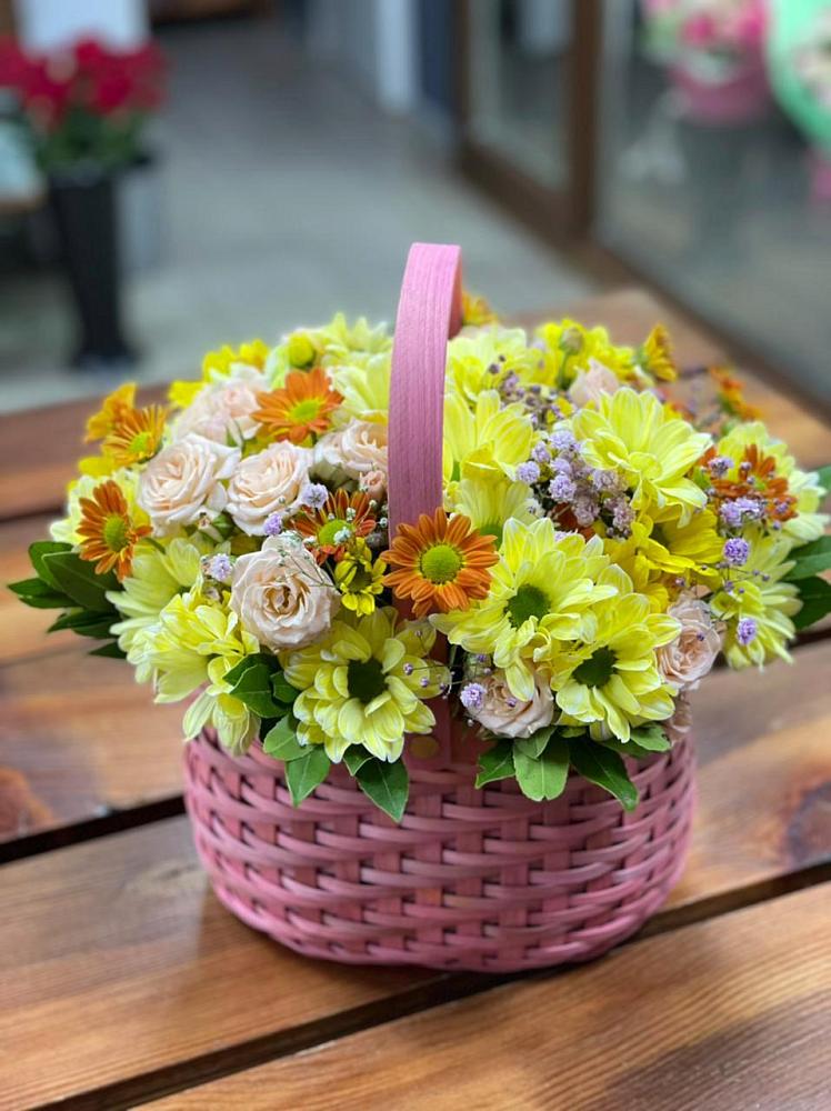 Цветочная композиция из Хризантемы и Розы в корзине в Ильинское-Хованское