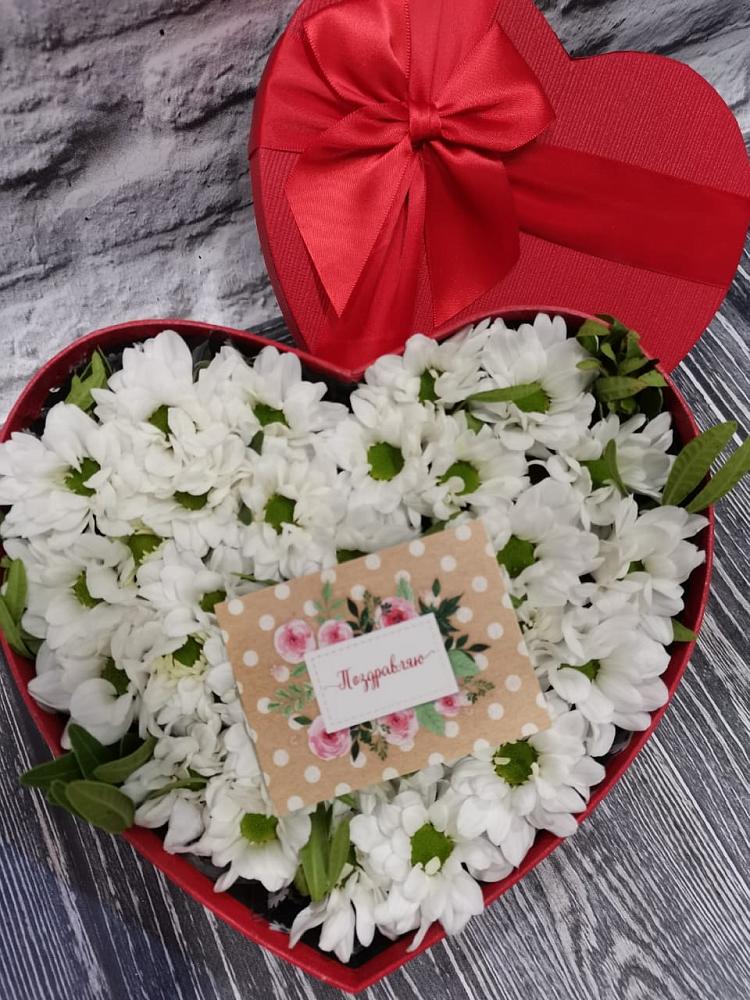 Цветочная композиция из Хризантемы в виде сердца в Ильинское-Хованское