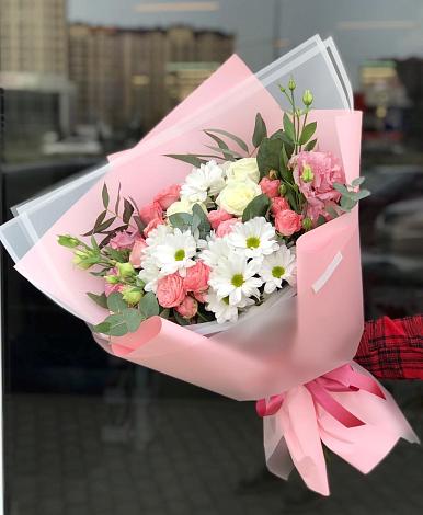 Букет цветов из: Розы, Лизиантусы и Хризантемы в Ильинское-Хованское